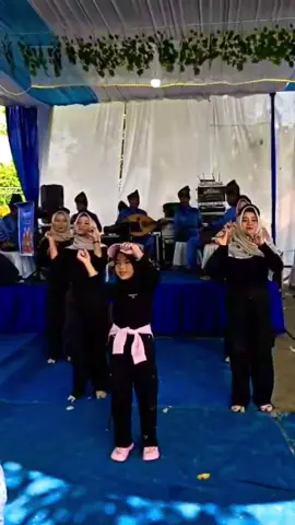 DANCE APATE APATE Adek inara Ft Kak Elsa, Kak Livia, Kak Zuhri dan Kak Chyntia dari Sanggar Yari Mahligai Permata SMK NEGERI 2 KISARAN Jangan bosan ya bestie… 🤭🤭🤭🤭🤭    #pengikut #sorotan #jangkauanluas #fbreelsfypシ゚ #dance 