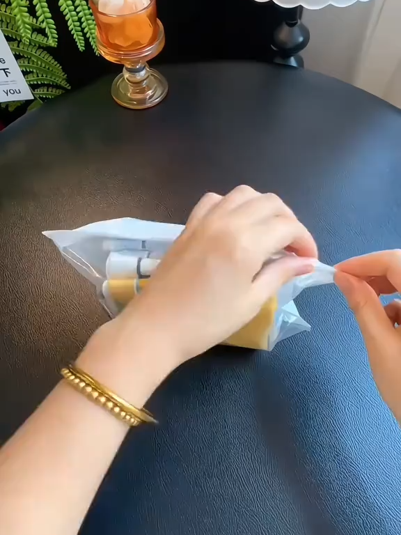 Celana dalam Ice silk pria premium , bahan nyaman dan lembut , bisa menyerap  keringat dan ketika memakai celana dalam icesilk serasa  tidak memakai apa apa , dan membuat anda tidak ingin berganti model lain lagi selain icesilk