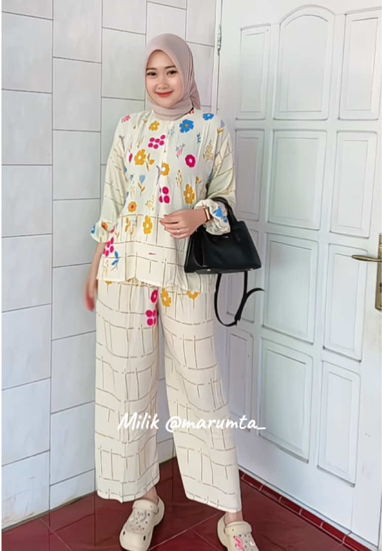 Nemu oneset lucu dan bahannya juawaraakk💕✨ #fypシ゚viral #outfitinspo #onesetmurah #oneset #setelanwanita 