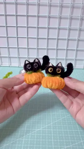 Crafty Pumpkin Kitten 🎃🐱 | Pipe Cleaner Tutorial #DIY #halloween #PipeCleaner #halloweencraft 