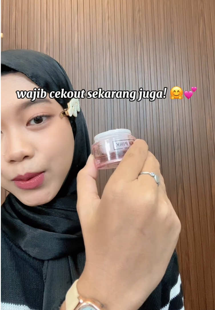 Gak semua day cream itu berat dan bikin greasy! Coba deh Brightening Day Cream @babypinkskincare yang punya UV Filter dan kandungan Niacinamide - bikin kulit cerah + tetap terlindungi setiap hari ✨ #Babypinkskincare #Glow7ogether #bpomdanhalal #fyp 
