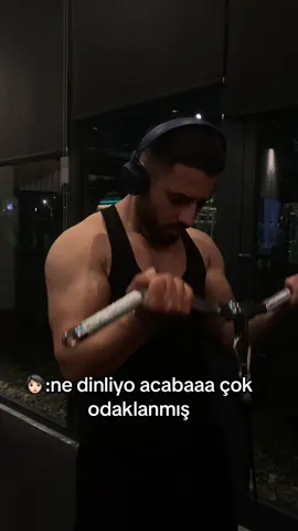 kızlarımla yapıyoz #gym #GymTok #keşfet #biceps #manifest 