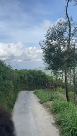 Pesona Gunung Yang Tak Dapat Didaki#merapi #merbabu 