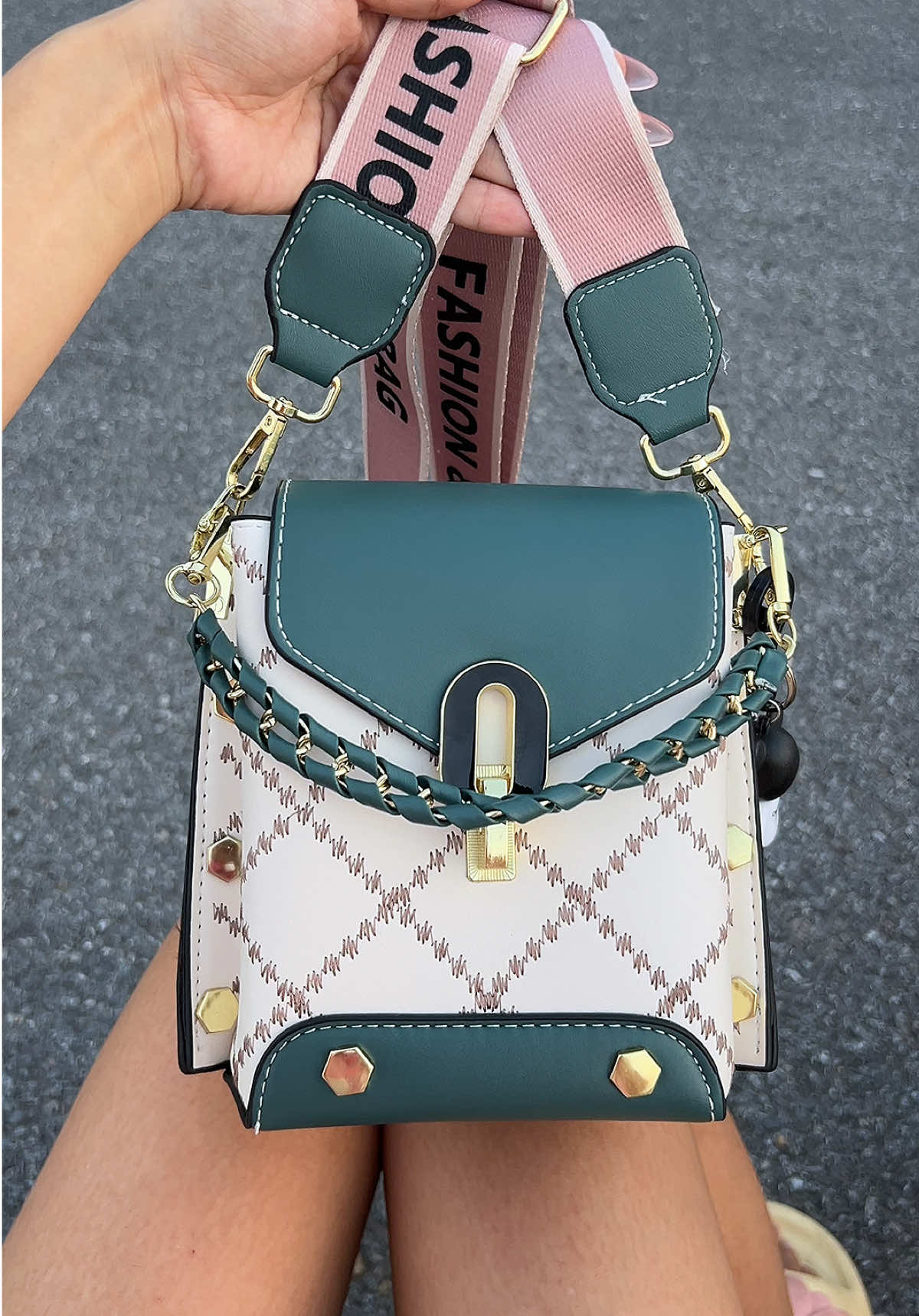 Túi xinh quá mà đang trợ giá hời nữa nè #tuixach #tuideocheo #tuixachnu #xuhuong #tranghatay96  @Trang Hà Tây 96  @Trang Hà Tây 96  @Trang Hà Tây 96 