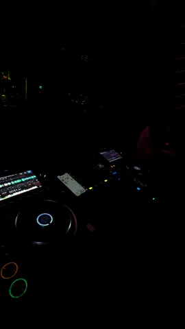 Một mình một ngựa tự mình bước qua #EMPIRECLUB #nhachaymoingay #fyp #nhactamtrang #giaitri 