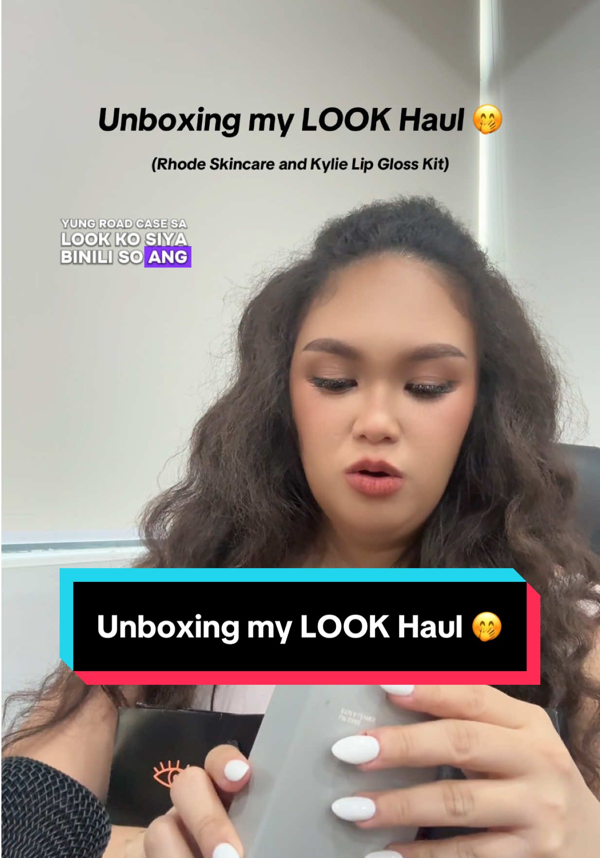 Unboxing my LOOK Haul: Rhode Skincare and Kylie Lip Gloss Kits 👄 If you’re interested to also buy these, I mentioned the prices pero paubos na sya sa LOOK SM Aura kaya dalian nyo na haha! Sa mga magtatanong jan bakit bumibili ako ng ibang skincare and cosmetics, sometimes its necessary to learn from other big brands that already made it so you can also learn from them and benchmark products if you want to improve. Syempre tayo sa @ESOSKIN Lab Co. as much as I can, I also want to give you the best 💖 We are constantly improving para kahit yung karga lang hanap ng iba or gusto ng iba, maganda padin ang skincare nyo☺️ Also yung products natin kahit sabihin natin na may energy healing ko as a spiritual healer, iniinvestan din natin ang ingredients ng products natin and most of our raw materials are also imported ☺️ Anyway heres a few of my steals and let me know if you want me to do more of these. Yung content ko hindi lang syempre pang spiritual, lahat yan may connection. If you really want to embody you divine feminine, you need to really take care of yourself and mapaganda. Mahal man na products o hindi.  As for me I do it as dual purpose: benchmarking and choosing my products ☺️ So kayo naghahanap din ba kayo ng ganito?😁 