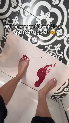 This is how I scared everyone at my Halloween party🎃🧛🏻‍♂️ #halloween #bloodycarpet #bloodymat  #halloweendecoration  Amaze everyone this Halloween with Terror Mat, the bloody mat that changes color on contact with water, creating a realistic effect of footprints and blood that looks like it's straight out of a horror movie. Ideal as bathroom, hallway or entryway decoration, this magic carpet goes from white to red in seconds and returns to its original color when it dries. Perfect for Halloween parties, fun tricks, or anyone looking for an original, spooky, different idea. Made with high quality materials, lightweight, reusable and easy to clean, Terror Mat is the detail that transforms your home into the most talked about Halloween