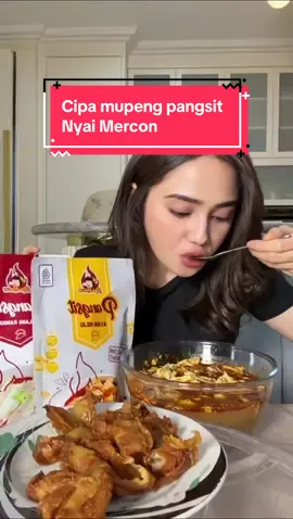 Seorang cipa ampe mupeng gini , emang orang cantik mah makannya pangsit nyai mercon 😍🫣 #nyaimercon #pangsitnyaimercon #syifahadju #syifaelrumi 