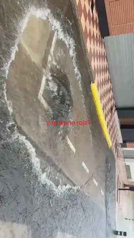 #viral #parti #fyp  ayer pusieron la alerta roja y no llovió, hoy estamos en alerta naranja y el agua inunda el pueblo #alertaroja #llubia  @Zaira Ruizz 