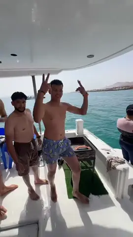 دلوقتي احلى وقت في السنة تاخد فيه يخت 🛥️🌊  تطلع تقضي يوم في العين السخنة .. في يخت خاص مع أسرتك او اصحابك بيبقى يوم جامد جدا ..  فصلان و انبساط رهييب و التكلفة مش هتبقى كتير لان اسعارنا اقل اسعار  تبدأ اليوم من بدري الساعة 6 الصبح .. معاك المايوه🩳 و نضارة الاسنوركلينج🤿  و تغطس و تعوم 🏊 وتصطاد 🐠 و ممكن يبقى حظك حلو و تشوف الدولفين🐬🐬 اليخوت دي اسمها يخوت 🤠قبطان 