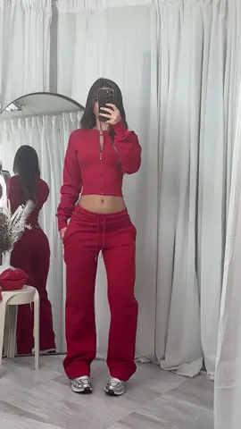 Red colour zipped wide leg compression tracksuit set. #tracksuit #red #christmas #wideleg #compression 