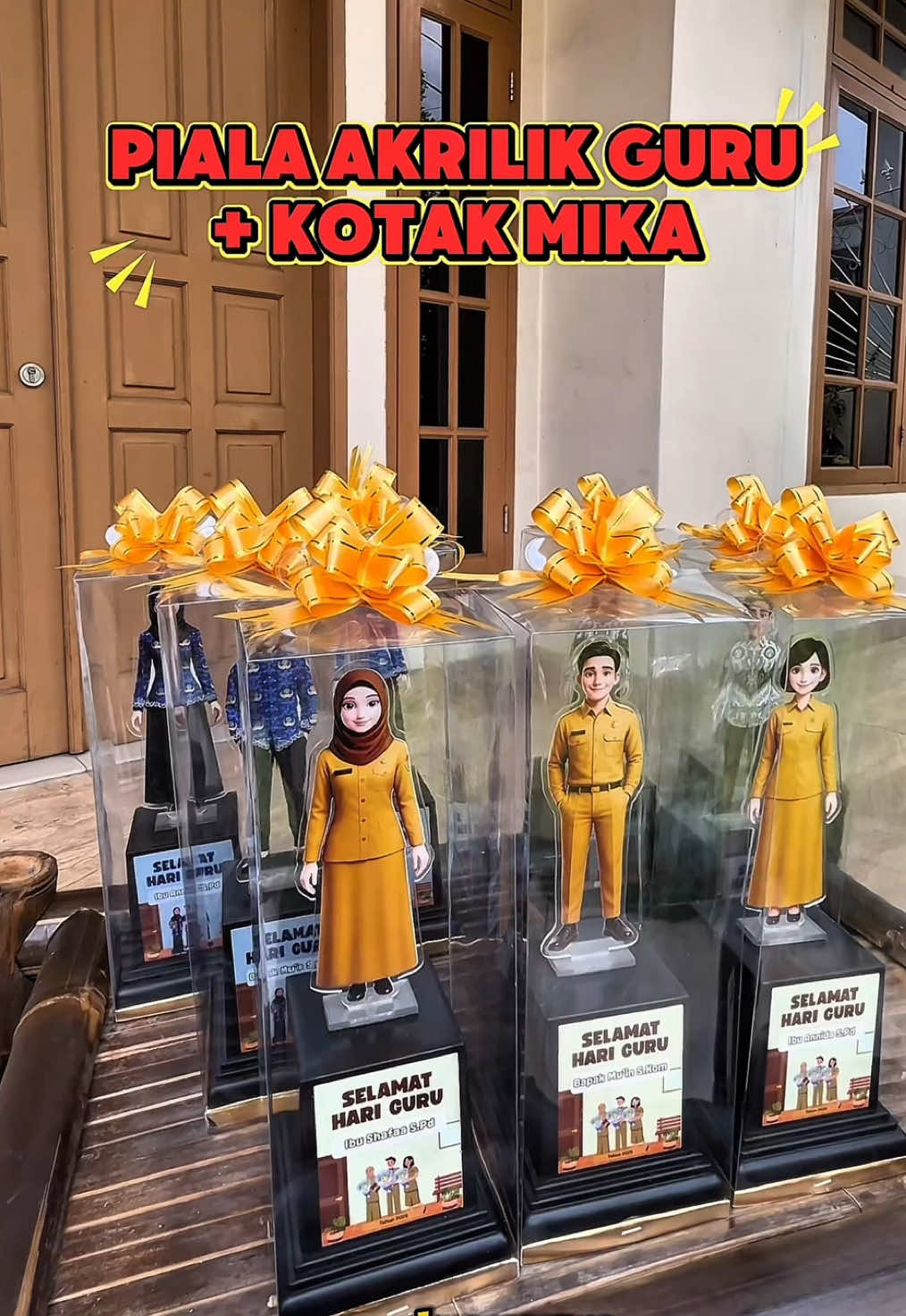 Piala akrilik guru elegan berpadu dengan kotak mika cantik dari nakaba treasure, TUNGGU APA LAGII??! 🤯😍 #guru #gurumuda #gurutiktok #hariguru #harigurunasional 