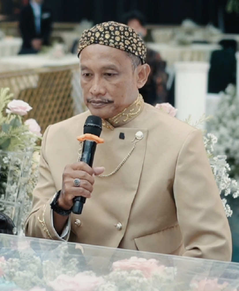 dari kecil aku gapernah takut buat ngadepin apapun. karena tanpa menoleh kebelakang pun aku tau, ada bapak yang selalu ada dan jagain aku❤️