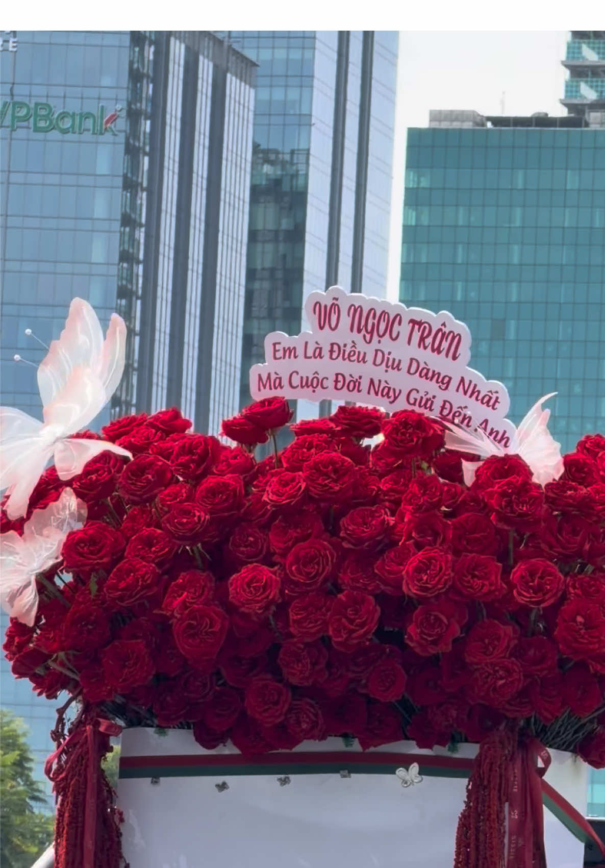 Không biết chị này kiếp trước quét lá đa ở chùa nào nữaaa…🤭🤭🤭#couplegoals #viral #hoa 