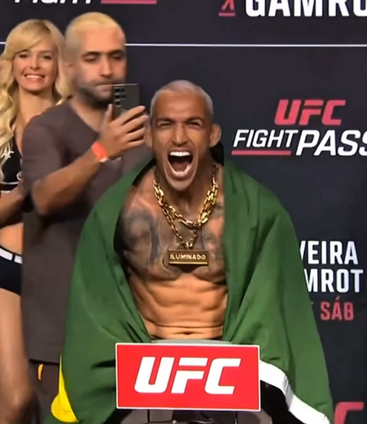 2. Rauntta bitirmeye geliyoruz… || #charlesoliveira #UFC 