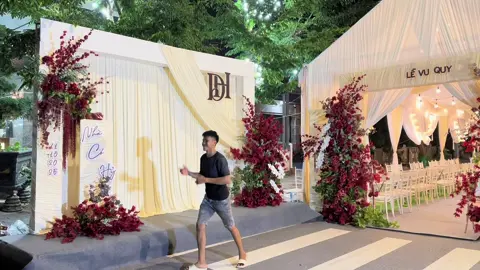 Rạp tone kem đỏ