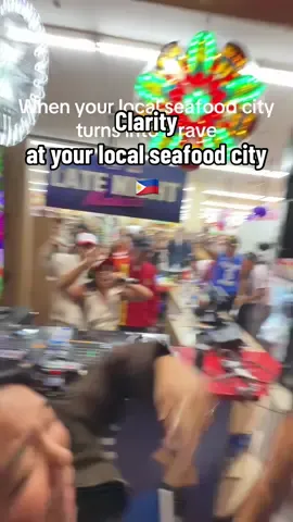 When your local @seafoodcityofficial turns into a rave  #zedd #clarity #seafoodcity 