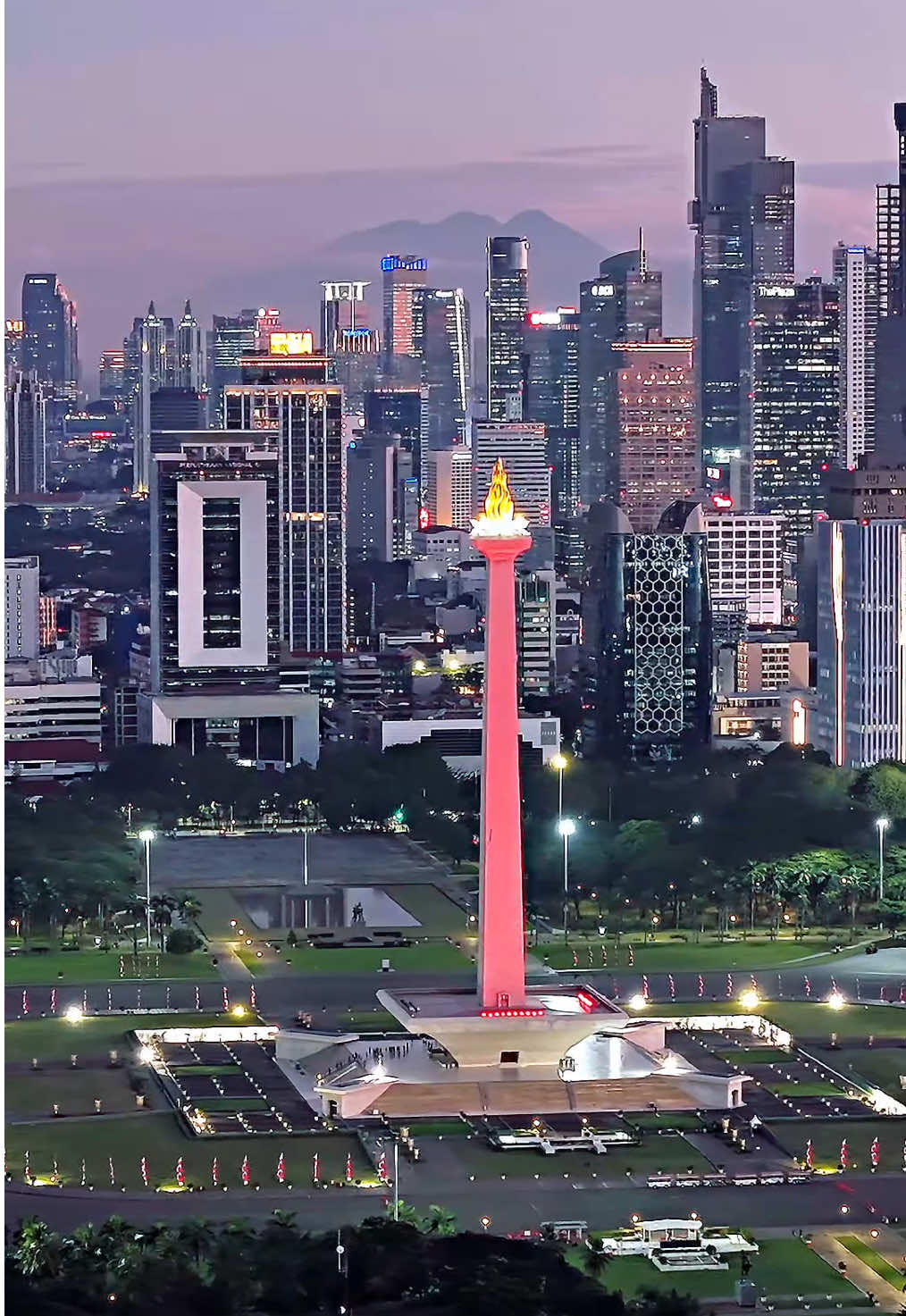 A magical view of Monas with Mt. Salak in the background, surrounded by the glittering city lights of Jakarta , a rare moment that makes Monas look even more majestic 🇮🇩 #monas #monumennasional #monumennasionaljakarta #pesonaindonesia #wonderfullindonesia 