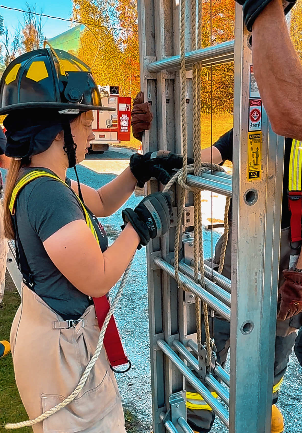 🔥 Consistency builds confidence. At Firehouse Training, it’s not just about showing up — it’s about doing the work every single day. Whether it’s tying a clove hitch, extending ladders, or hitting the box over and over and over again, it’s all about building efficiency, muscle memory, and confidence with every rep. 💪🚒 That’s how we roll at Firehouse — getting better, sharper, and stronger every day in preparation for the next firefighter test, and the next call. #FirehouseTraining #FirefighterLife #TrainHardStaySafe #FirefighterTesting #FirefightingSkills #DailyConsistency #LadderTraining #KnotPractice #FirefighterPrep #StayReady #FirehousePride #EveryRepCounts