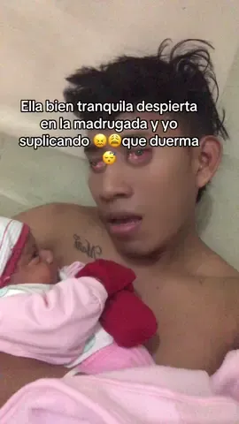 😫estoy cabezeando del sueño y mi hija alas 3  asta 5 despierta 😅🥹ella bien tranquila jajajja mientras uno jajamuriendo del sueño 😂❤️🙈#bebe #baby #fy #jajajaj #papaprimerizo 