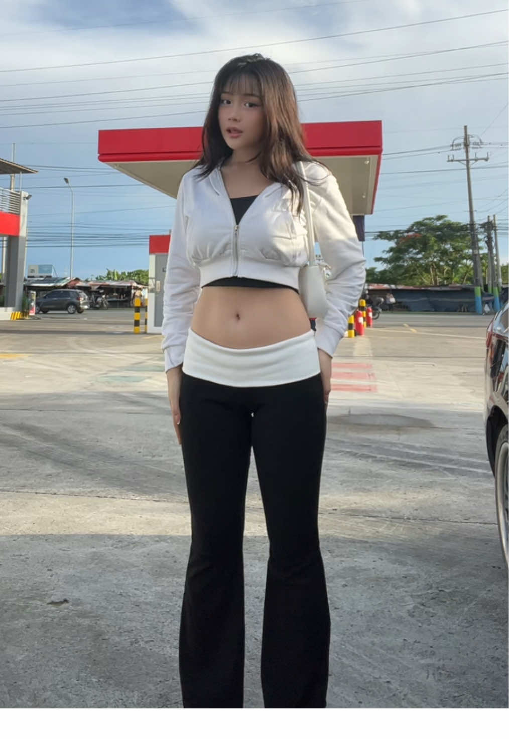 How low are you wearing Kendal Pants??? 👀🤭 #OOTD #DVclothing #Kendalpants 