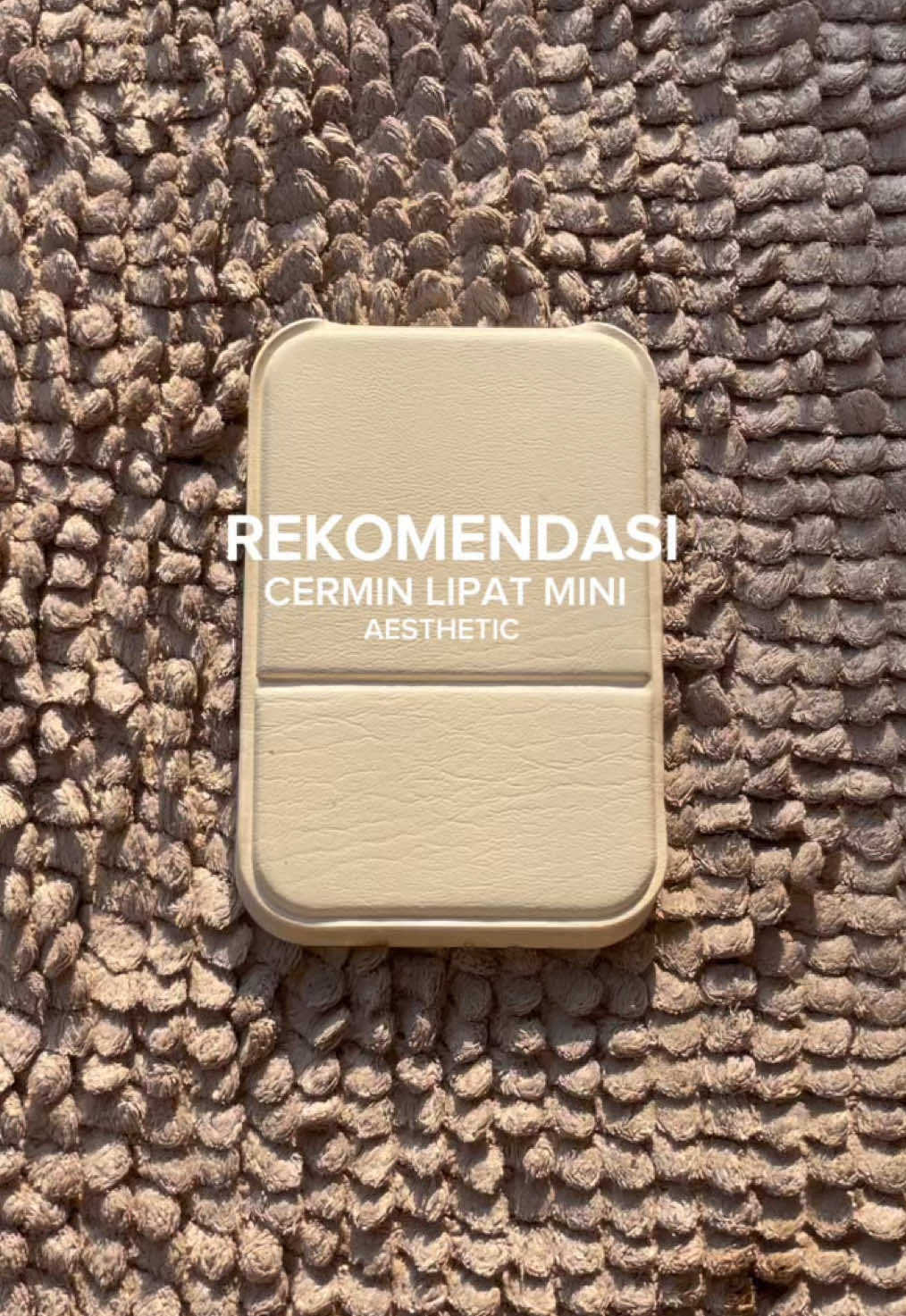 Gampang banget di bawa kemana mana karena bentuk nya yang mini ♥️  #fyp #kacamini #cerminportable #cerminlipat #kacaportable 