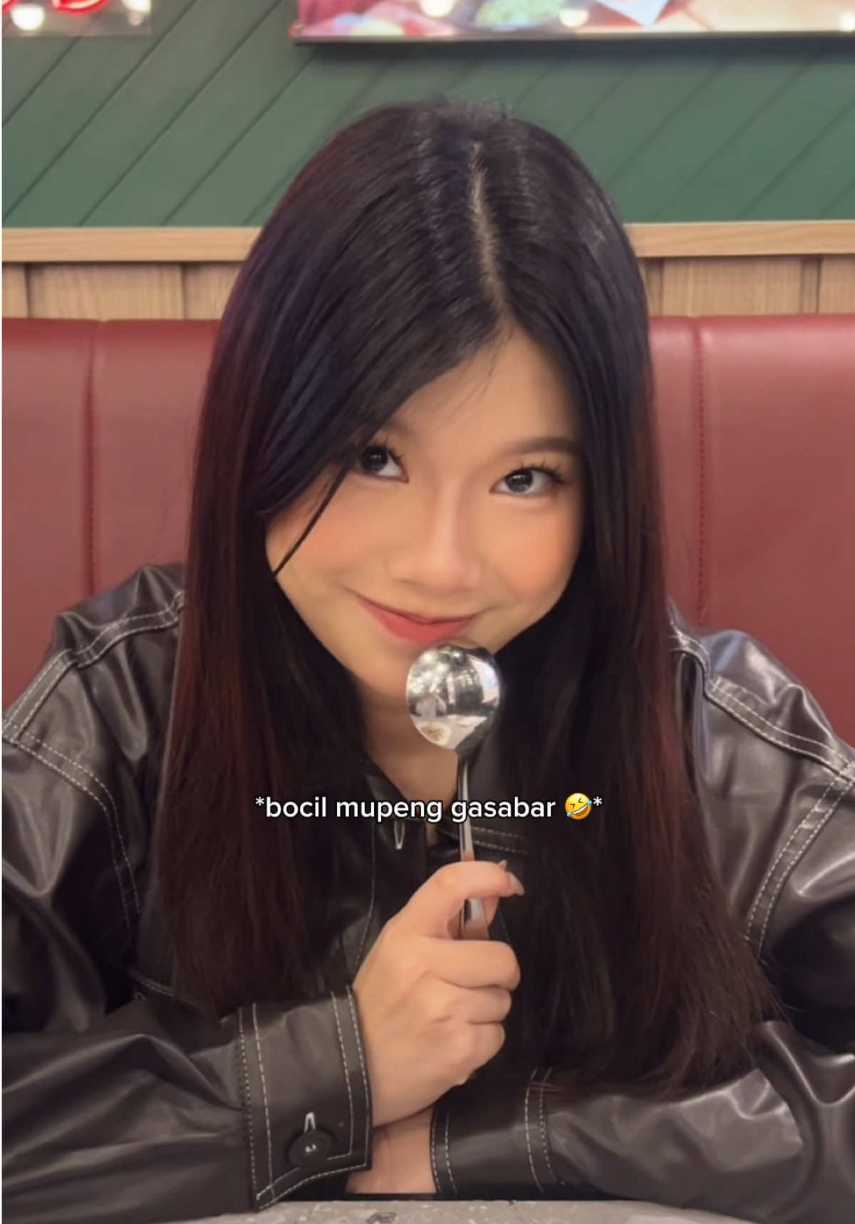 yang ini lebih enak dari mi ayam😋 @Chilis.Indonesia #sarahamawilly #couplecomedy #funnycouple #coupletiktok #fyp 