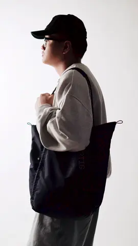 Totebag yang nggak cuma fungsional, tapi juga fashionable. Temenigru Tote-to-Sling✨🤩 Belanja sekarang juga!🛒🫵 #fertig #bethere #promomakan1010 #totebag #temenigru 