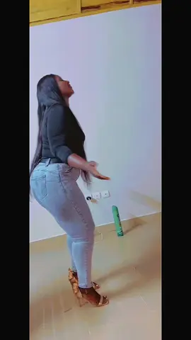 J’ai oublié de déplacer les objets 😂🫣bref Bon week-end à tous❤️❤️🇧🇫❤️❤️ #Ouaga  #226🇧🇫#Ouaga#femvoyé💃#tiktokviral 