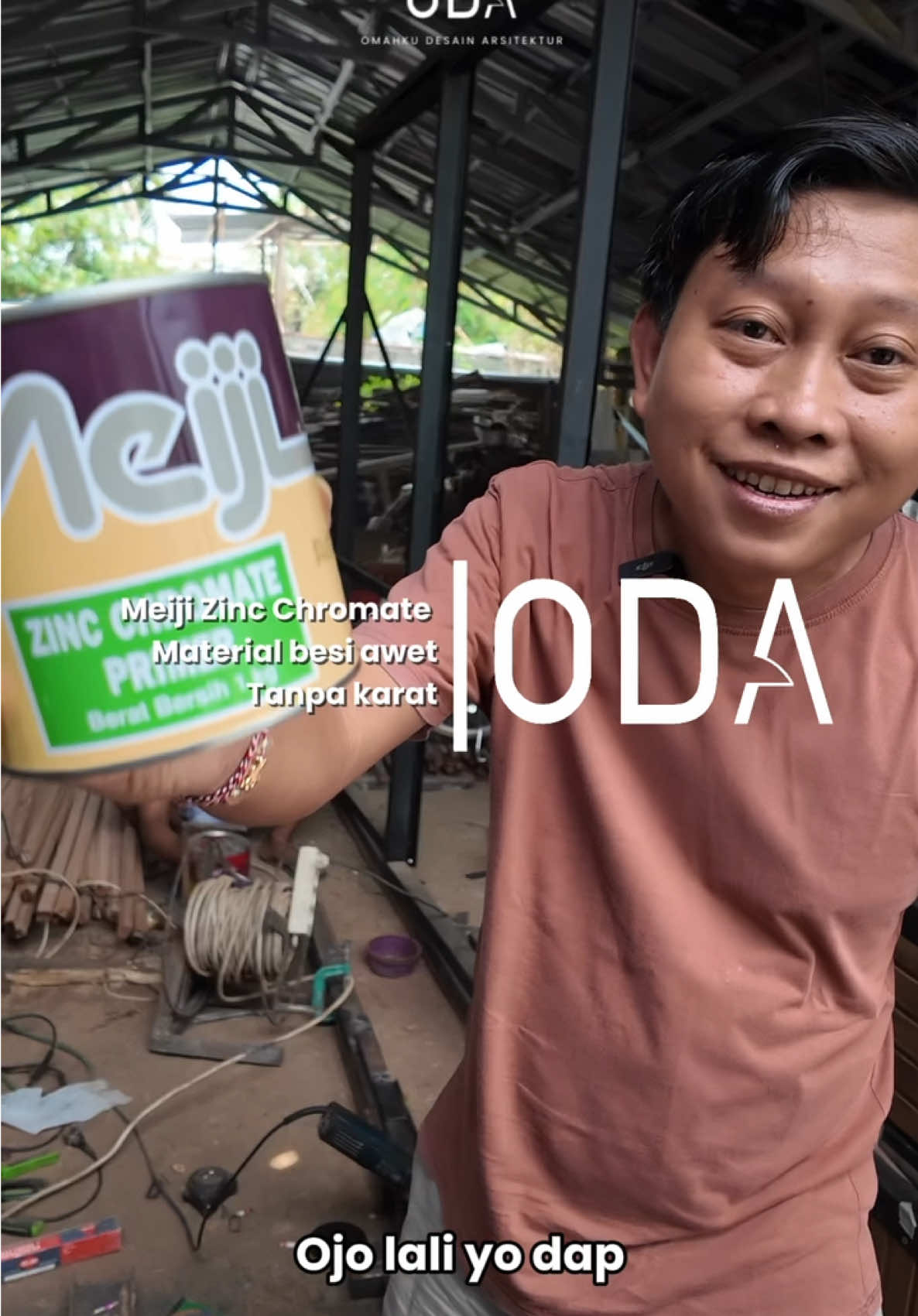 Proses pengecatan besi supaya lebih awet kita selalu pakai Meiji Zinc Chromate! Keunggulannya dalam melapisi besi jadi lebih awet dan anti karat sudah teruji diberbagai project kita. Rekomendasi banget kalau kalian lagi butuh pelapis cat guys! Beli dimana? Gausah bingung langsung cek keranjang kuning kita .. PRODUCT l MEIJI ZINC CHROMATE #arsitek #kontraktor #kontraktorjogja #rumahminimalis #rumahmewah  