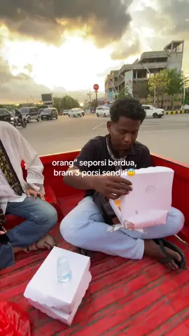 mukbang berjalan🤣🙏🏼 . . . . . #mukbang #fyp #mukalapar 