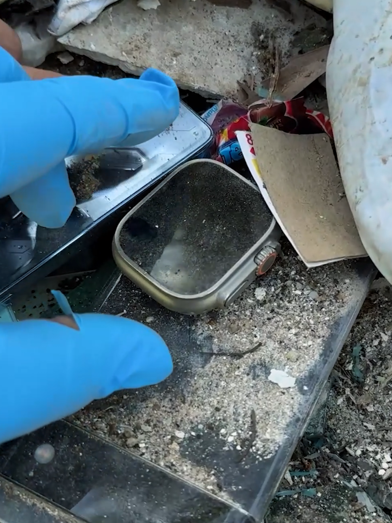 Great! a lots of phone & apple watch at the landfill #foryoupage #fyp #tranding #tiktok #viral 