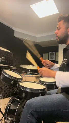 6,5 gündür marine ediyorum @Bruno Mars #brunomars #lockedoutofheaven #drum #cover #fyp 