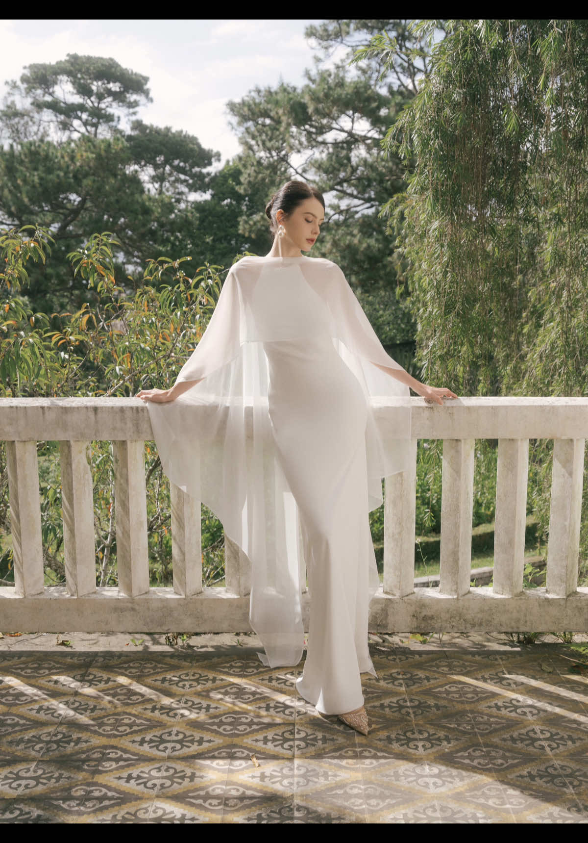 A vision of purity and grace — the HEMERA DRESS in white captures the essence of light itself ✨