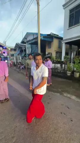 #မယ်ကရိုးသာလေးရှုပ်နေတာမဟုဘူးနော်ရုယ်ဖြုတ်နေတာ😆🤣