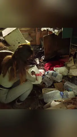 Turn an abandoned house in the middle of the woods into an amazing cozy home.                 #build #building #buildingahouse #shelterlife #bushcrafting #bushcraftskills #bushcraftshelter #survival #survived #survivalskills #outdoorlife 