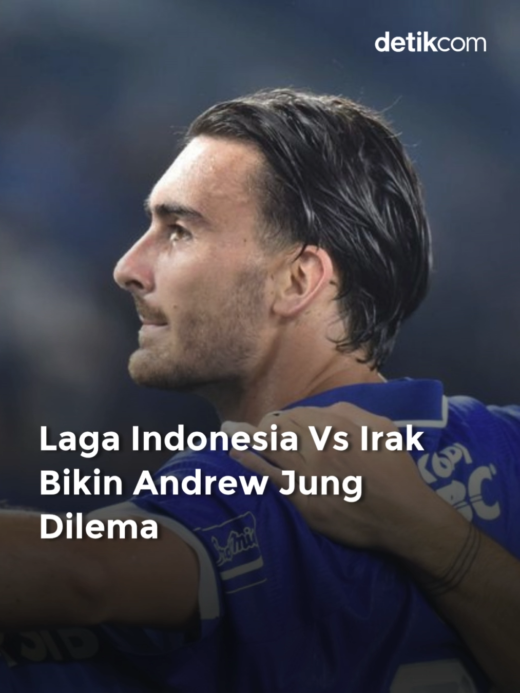 Menjelang laga krusial timnas Indonesia kontra Irak di lanjutan Kualifikasi Piala Dunia 2026, penyerang Persib Bandung asal Prancis Andrew Jung punya dilema unik. Ia ingin skuad Garuda menang, tapi di sisi lain juga berharap rekannya sesama pemain Persib, Frans Putros yang memperkuat tim nasional Irak, bisa tampil gemilang. Pertandingan Indonesia vs Irak akan digelar di Stadion King Abdullah Sports City, Jeddah, Minggu (12/10/2025) pukul 02.30 WIB. Duel tersebut bisa menjadi penentu langkah terakhir Indonesia di Grup B. Setelah kalah 2-3 dari Arab Saudi di partai perdana, kemenangan atas Irak menjadi harga mati jika tak ingin mimpi untuk lolos ke Piala Dunia untuk pertama kalinya sirna. Indonesia saat ini berada di dasar klasemen tanpa poin, sementara Irak baru akan memulai perjalanannya menghadapi tim asuhan Patrick Kluivert. Secara matematis, peluang Garuda masih terbuka, meski sangat tipis. Jelang laga krusial itu, Andrew Jung memberikan prediksinya. Dia lebih dulu menyayangkan Garuda takluk dari Arab Saudi di pertandingan pertama. Namun ia yakin Marc Klok cs bisa memenangkan laga melawan Irak. 
