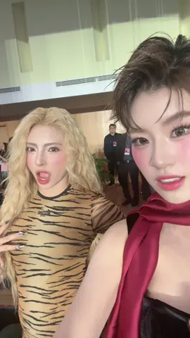 Thoại cái gì v bà @MAIQUINN 