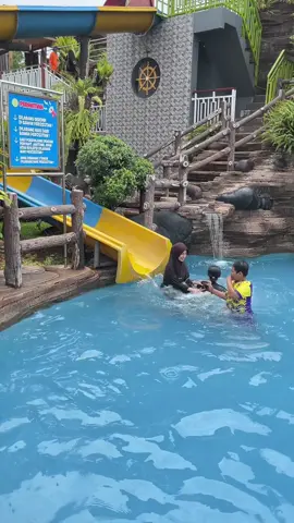 🏊🏻‍♂️