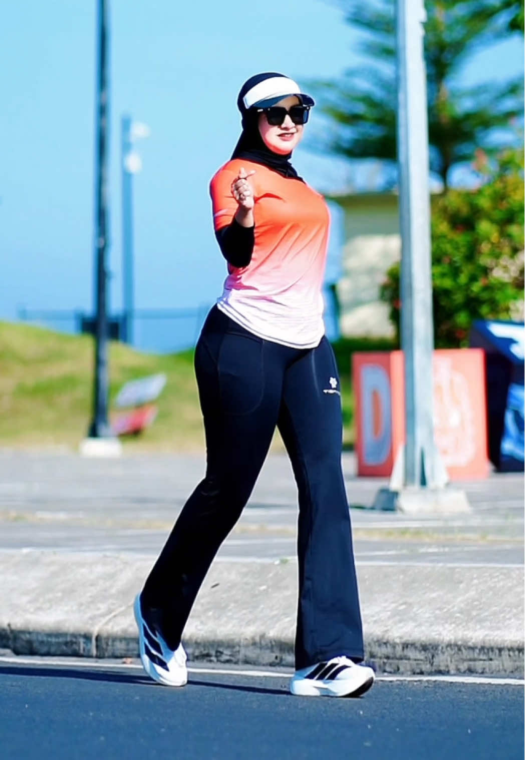 Outfit Olahraga by: @Tientoindonesia Co disini yahh ➡️@DIAN✨✨ #ootdolahraga #outfitolahraga #outfitrunning #outfitinspiration #outfitsideas 