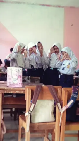 hopefully we can meet again another time mantemann 🤍 #fyppp #memories #aud #smpn1solokanjeruk 