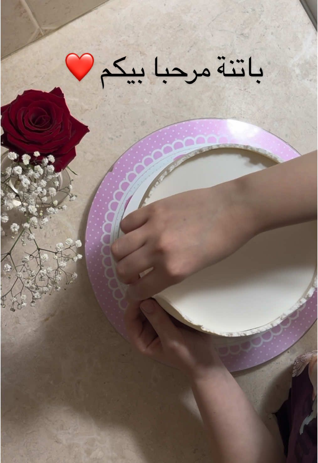 تزيين كيك خطوبة 💍  رأيكم يهمني اي سؤال خليولي فالخاص  #تغليف_كيك #عجينة_السكر #كيك_عجينة_سكر #تغليف_عجينه_السكر #كيك_خطوبة #خطوبة #كيك #cakedecorating #cakevideo #cakedesign #كيكات #fyppppppppppppppppppppppp 