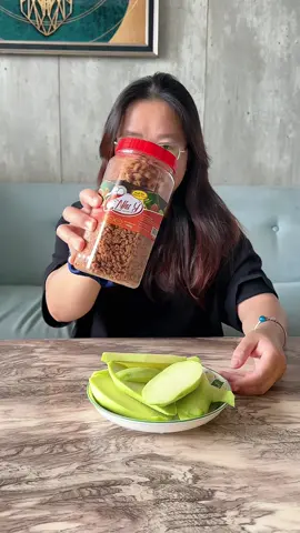 Muối tôm Như Ý chấm trái cây thì sẽ sao ạ #muoitomnhuy #khuimuoitrungvang #homnayangi #tiktokfood #reviewfood 