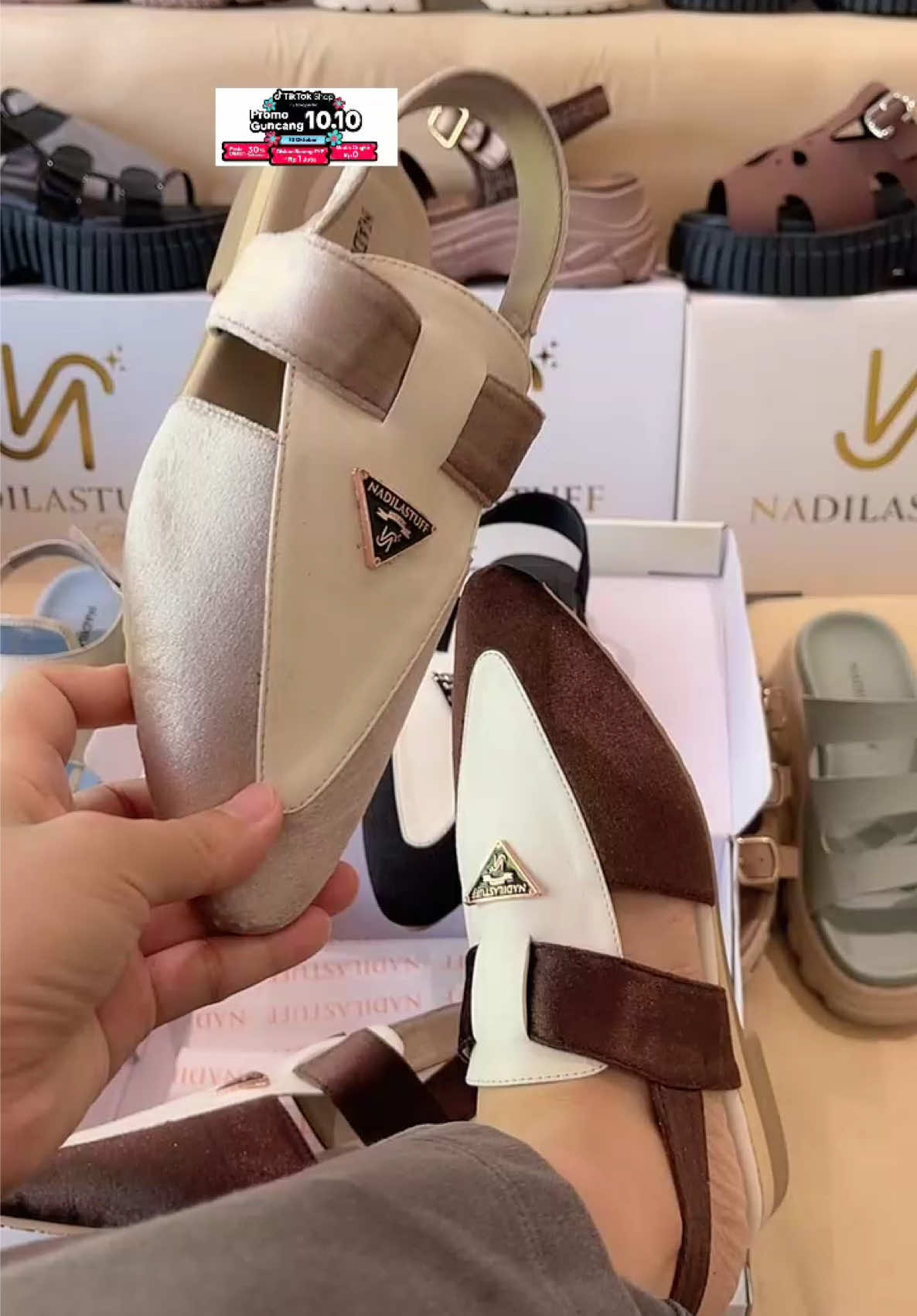 Secakep ini kualitas no kaleng kaleng 🤩 empuk nyaman dipakai! Gak CO nyeselll kehabisan beb🔥 #fyp #rekomendasi #nadilastuff #tiktoklive #sandalwanita 