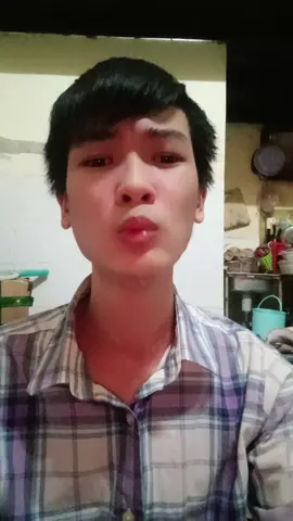 Một mảnh kí ức anh chia ra làm hai phần 