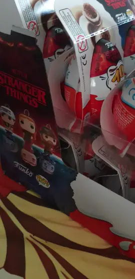 J’ai enfin trouvé les Kinder Joy Stranger Things 😍 Commandés sur Prime Store, reçus super vite 👌 48 œufs en tout… la collection commence 🍫✨ #KinderJoy #StrangerThings #PrimeStore #UnboxingTikTok #Collection @Stranger Things @NetflixFR @Netflix 