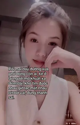 Rồi mai đây đường xưa phố đông còn ai, kẻ ở lại người mờ khuất xa đêm dài, khó tìm được nhau giờ lạc mất nhau rét bờ vai, đúng thành sai. #xuhuong#viral#fyp 