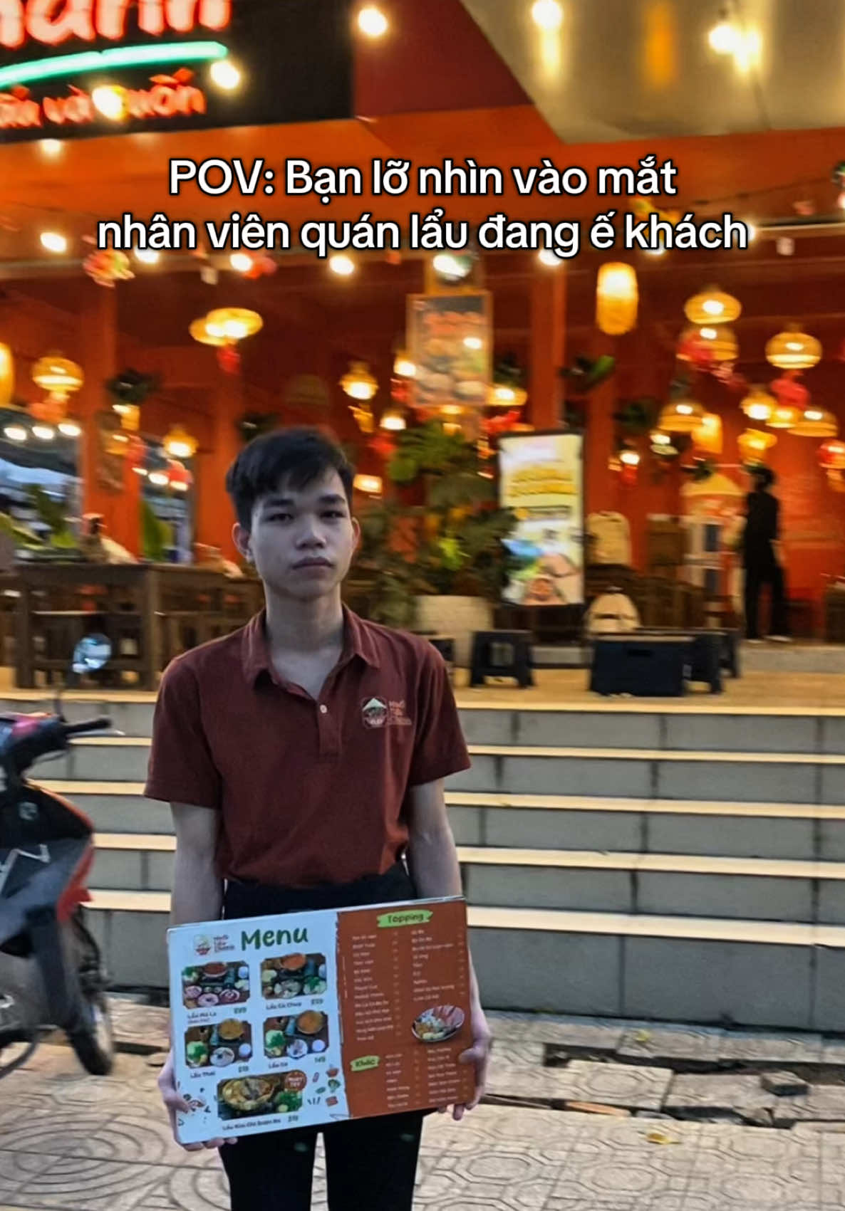 POV: Lỡ nhìn vào mắt nhân viên quán lẩu đang ế khách 😢 #muoitieuchanhlauvacuon #reviewbienhoa #anuongbienhoa #xuhuong #bienhoa 