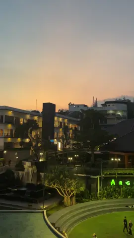 Rekomendasi hotel di bandungan semarang. Nikmati disc 10% pesan sekarang klik lokasi divideo ini. #griyapersadabandungan #hotelbandungan #bandungansemarang 