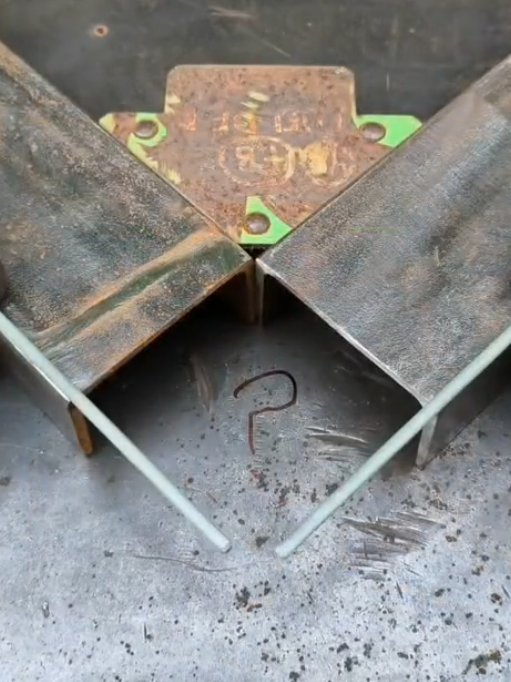 Secret techniques that welders hide to join UNP fabrication corners. #welding #metalwork #fabrication #cuttingskills #tipsandtricks 